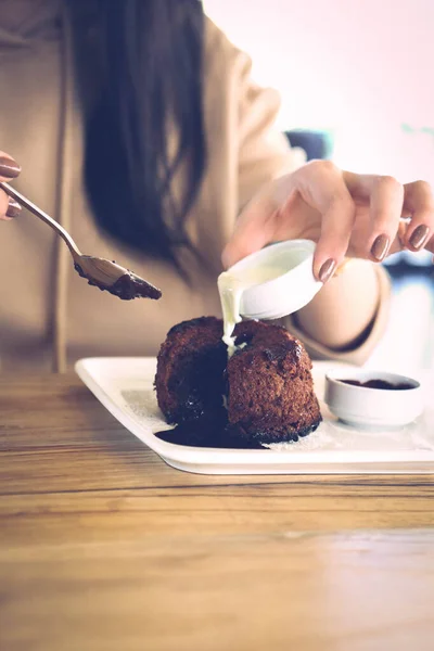 Souffle Chocolate Com Sorvete — Fotografia de Stock