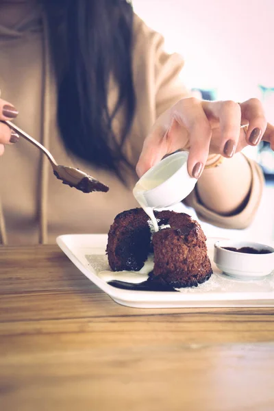 Souffle Chocolate Com Sorvete — Fotografia de Stock