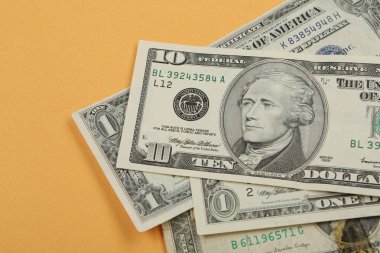 Bir sürü nakit bize dolar