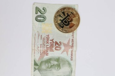 Türk lira banknotları ve bitcoin paraları