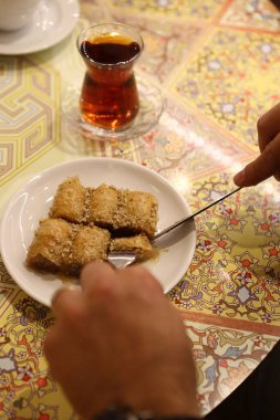 Geleneksel hindistancevizli tatlı baklavası. Ev yapımı fındıklı ve ballı baklava..