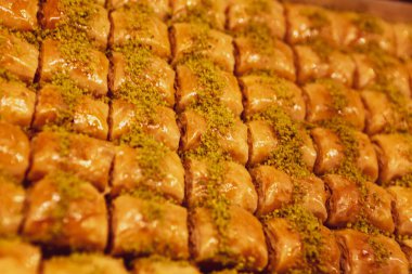Geleneksel hindistancevizli tatlı baklavası. Ev yapımı fındıklı ve ballı baklava..