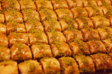 Geleneksel hindistancevizli tatlı baklavası. Ev yapımı fındıklı ve ballı baklava..