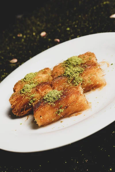 Kunefe Postre Turco Kunafa Kadayif Con Pistacho Polvo Queso Caliente — Foto de Stock