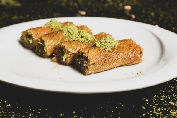 Kunefe Dessert Turc Kunafa Kadayif Avec Poudre Pistache Fromage Chaud — Photo