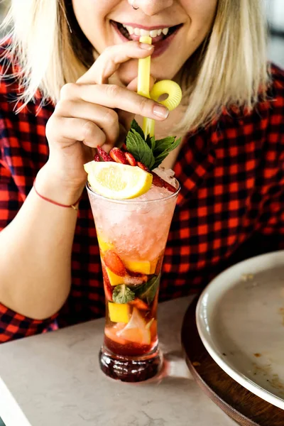 Alkoholdrinkar Bordet Restaurang — Stockfoto