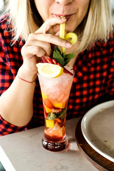 Alkoholdrinkar Bordet Restaurang — Stockfoto