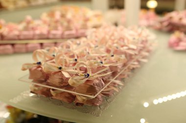 bir sürü değişik çikolatalı pralin