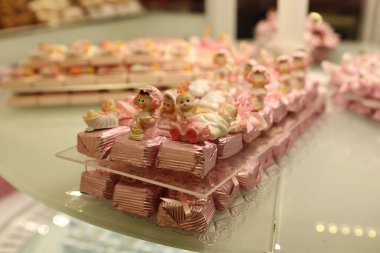 bir sürü değişik çikolatalı pralin