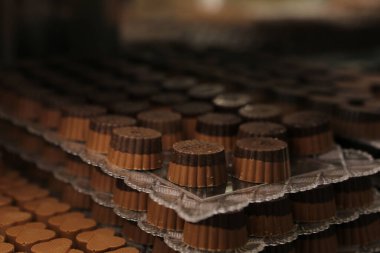 bir sürü değişik çikolatalı pralin