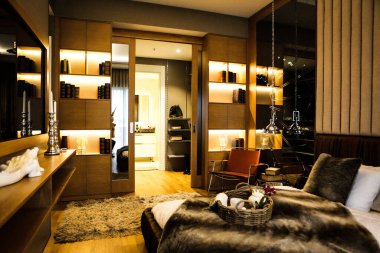 Rahat yatak odasında modern tasarım iç