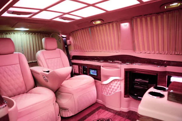 Luxe Moderne Rose Intérieur Voiture — Photo