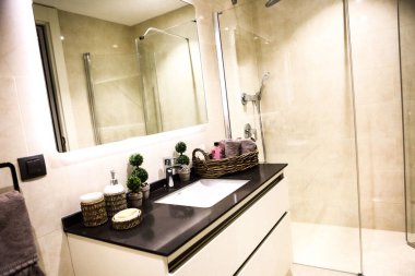 Lüks bir otel odası.