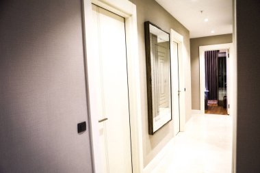 Lüks ev koridorunun içi