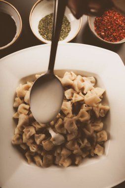 Türk mantı manlama plaka üzerinde