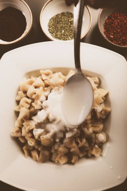 Türk mantı manlama plaka üzerinde