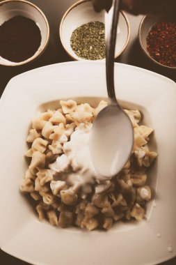 Türk mantı manlama plaka üzerinde