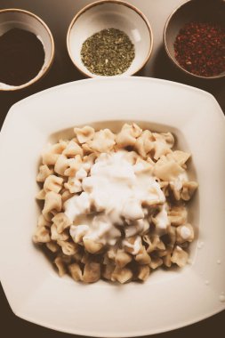 Türk mantı manlama plaka üzerinde