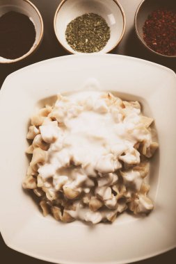 Türk mantı manlama plaka üzerinde