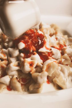 Türk mantı manlama plaka üzerinde