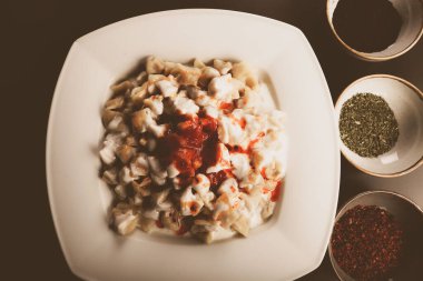 Türk mantı manlama plaka üzerinde