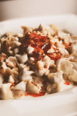 Türk mantı manlama plaka üzerinde