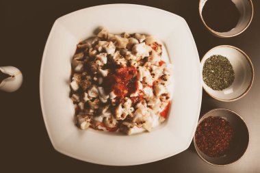 Türk mantı manlama plaka üzerinde