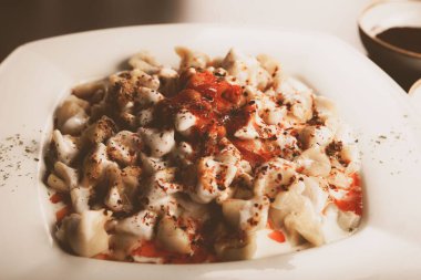 Türk mantı manlama plaka üzerinde