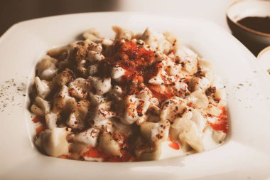 Türk mantı manlama plaka üzerinde