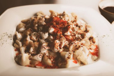 Türk mantı manlama plaka üzerinde