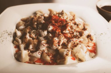 Türk mantı manlama plaka üzerinde