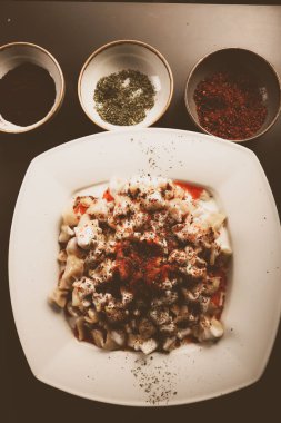 Türk mantı manlama plaka üzerinde