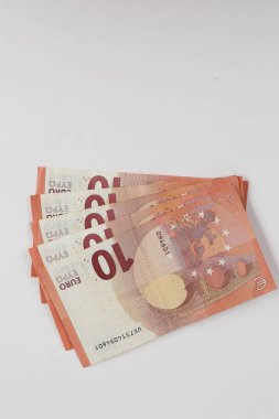 Multi Euro Dolar, farklı türde yeni nesil banknotlar, bitcoin