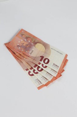 Multi Euro Dolar, farklı türde yeni nesil banknotlar, bitcoin