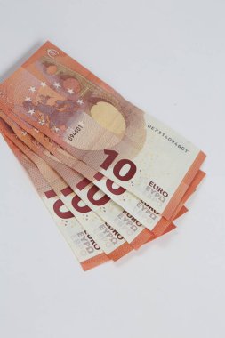 Multi Euro Dolar, farklı türde yeni nesil banknotlar, bitcoin