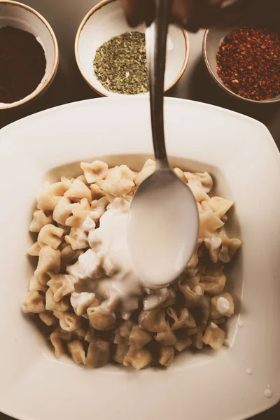 Türk mantı manlama plaka üzerinde