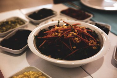 Geleneksel Türk ve Yunan yemek meze masası