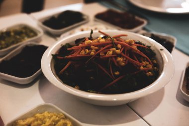 Geleneksel Türk ve Yunan yemek meze masası