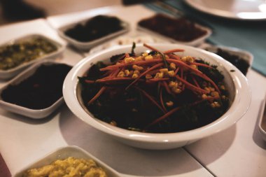 Geleneksel Türk ve Yunan yemek meze masası