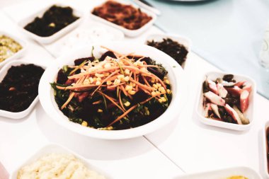 Geleneksel Türk ve Yunan yemek meze masası