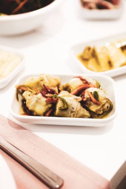 Geleneksel Türk ve Yunan yemek meze masası