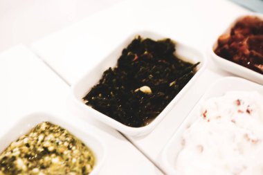 Geleneksel Türk ve Yunan yemek meze masası