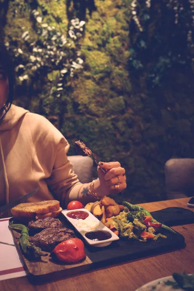 Τουρκικά Και Αραβικά Παραδοσιακά Ραμαζάνι Kebab — Φωτογραφία Αρχείου