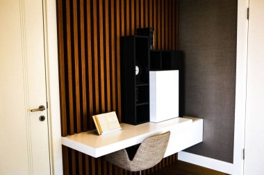 Modern oturma odasının içi.