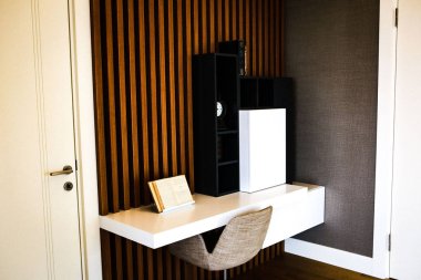 Modern oturma odasının içi.