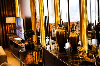 Modern oturma odasının içi.