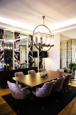 Modern oturma odasının içi.