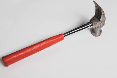 Eski model çekiç, marangozlar için bir zanaat aracı.