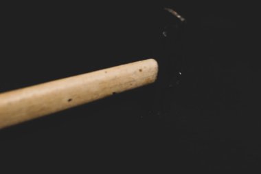 Eski model çekiç, marangozlar için bir zanaat aracı.