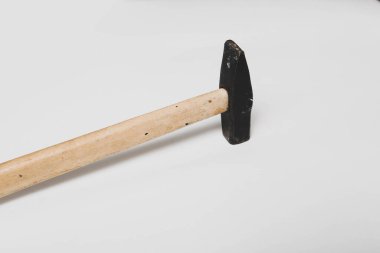 Eski model çekiç, marangozlar için bir zanaat aracı.